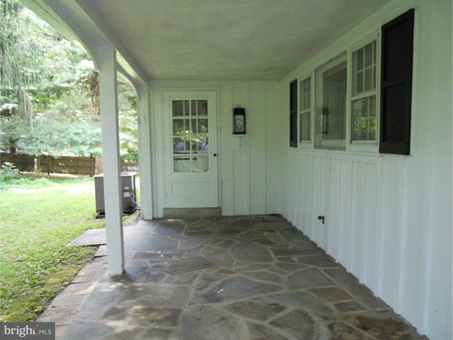 Building Photo - 3727 Gradyville Rd