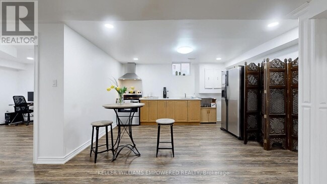 Building Photo - 609 Flavelle Ct
