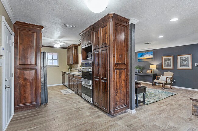 Foto del edificio - 2810 Wren Ave