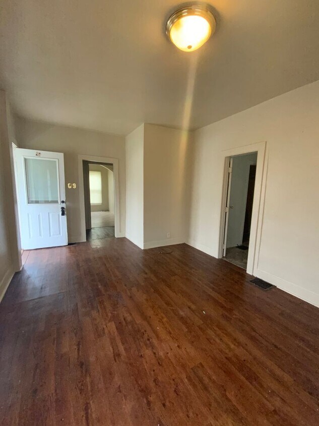 Foto principal - 2 bedroom 1 bath home Mishawaka IN.