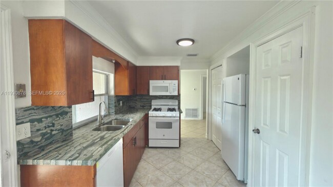 Building Photo - 6504 Arbor Dr