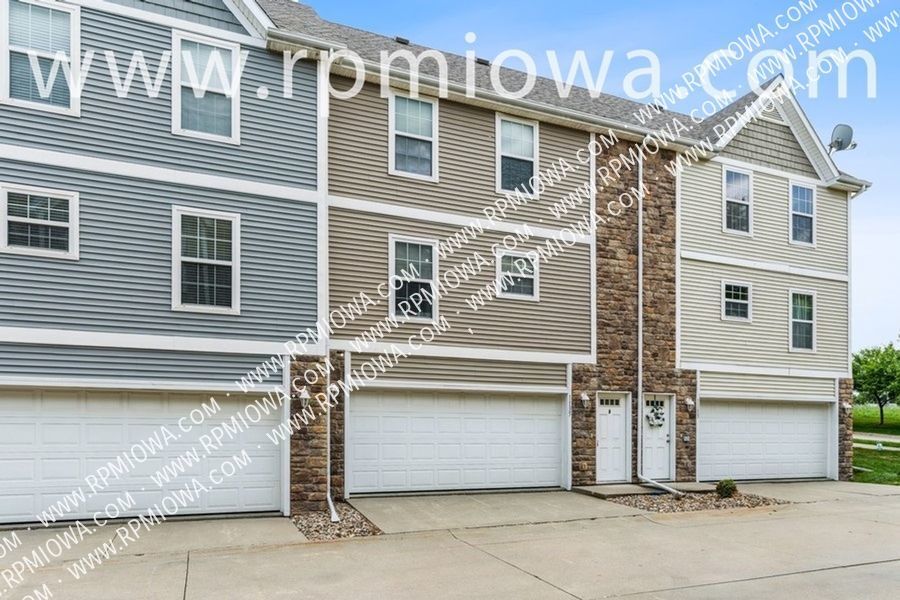 Foto principal - TOWNHOME AVAILABLE!! 2 Bedroom, 2 Bathroom...
