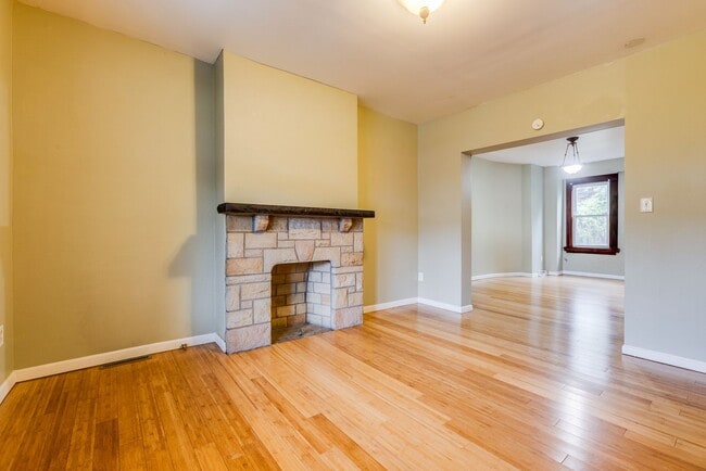 Building Photo - 405 Edgemont St