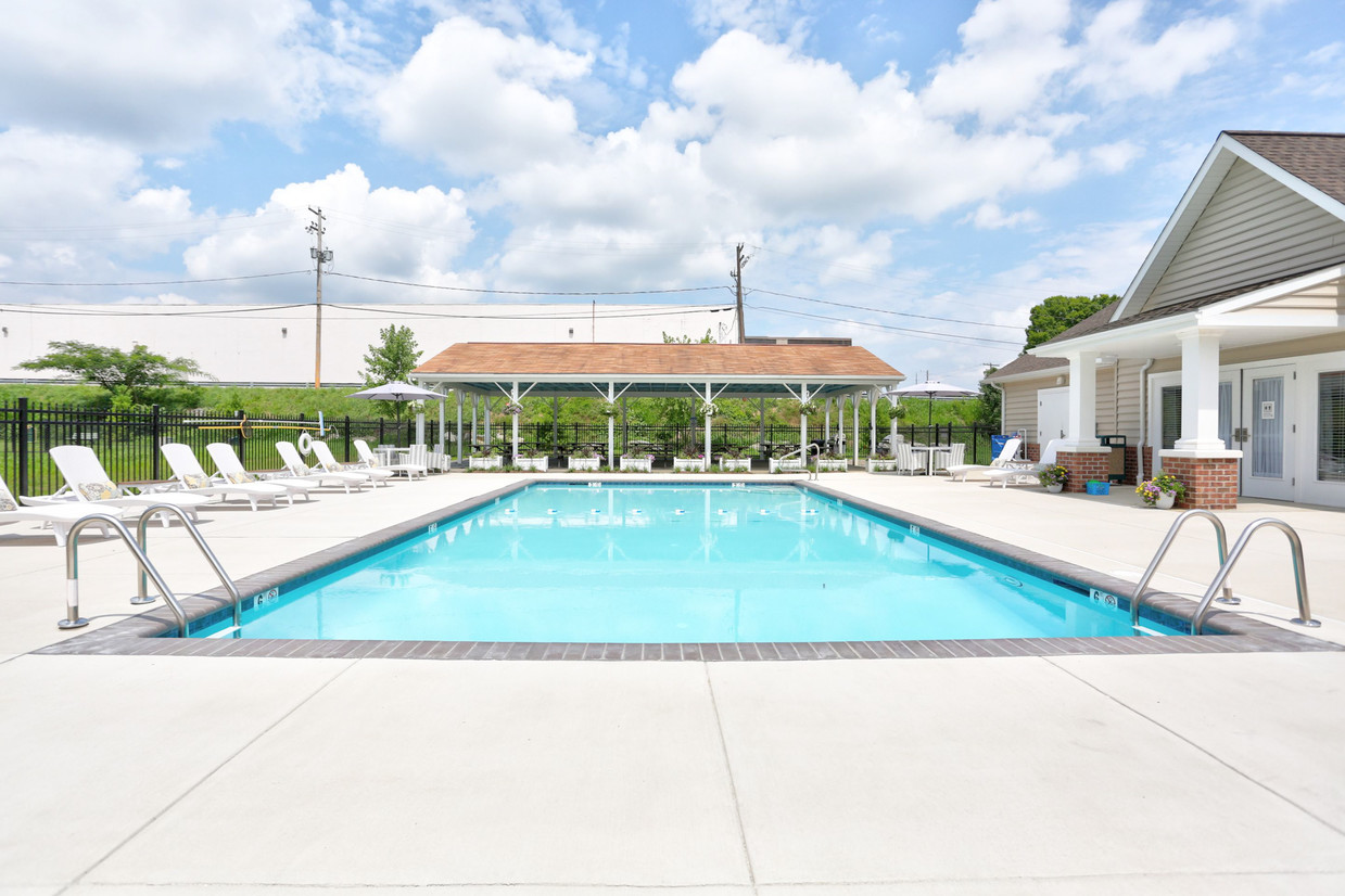 Sparkling Pool with Pavilion and Grills - The Summit at Mill Creek