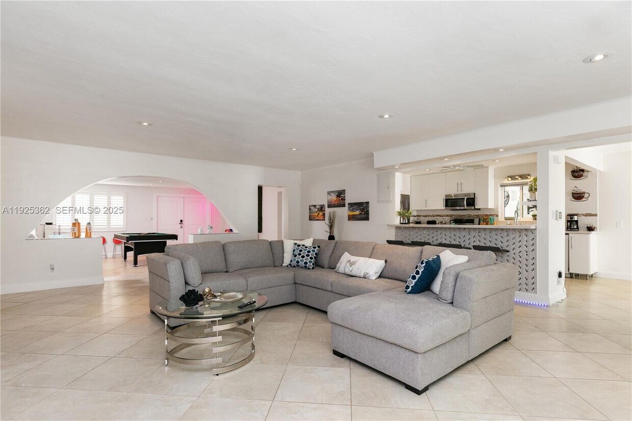 Foto principal - 1900 N Victoria Park Rd