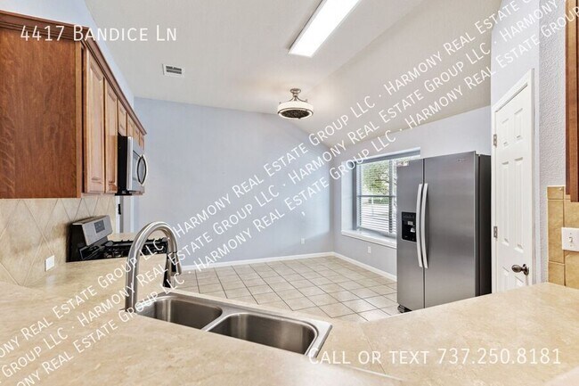 Foto del edificio - 4417 Bandice Ln