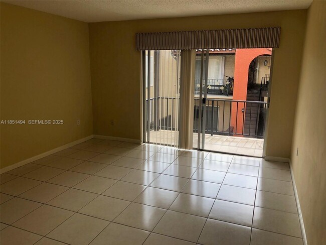 Foto del edificio - 10810 N Kendall Dr