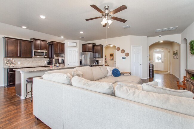 Foto del edificio - 1214 Juneberry Pk Dr