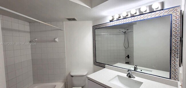 Foto del edificio - 150 NW 96th Ave