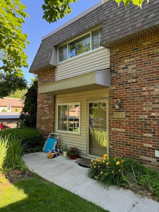 549 Longshore Dr, Ann Arbor, MI 48105 Condo for Rent in Ann Arbor, MI