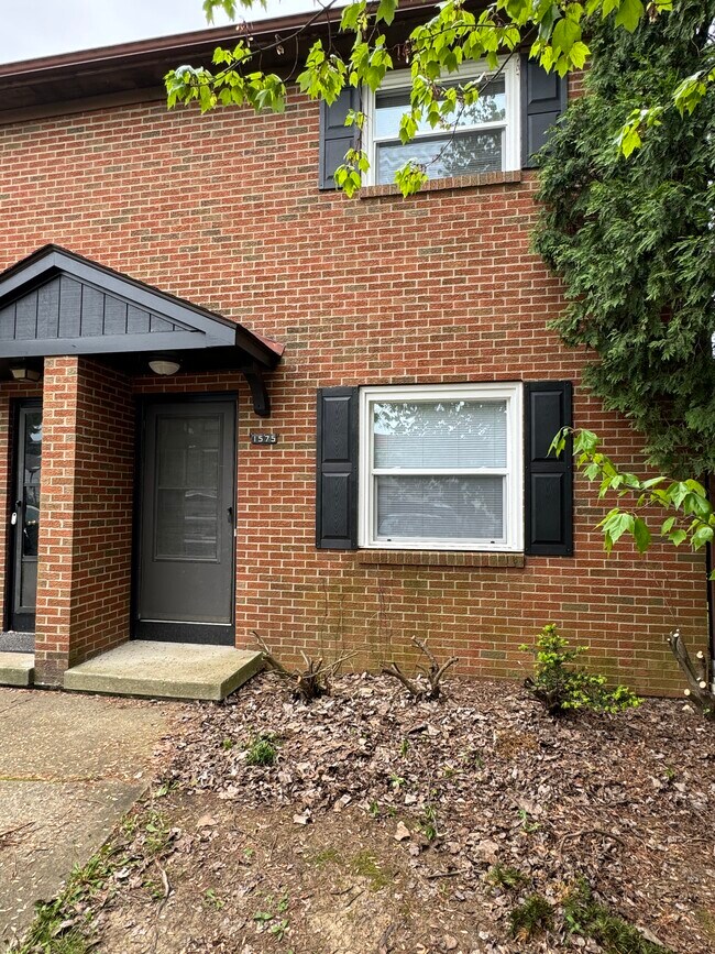 Building Photo - 1575 Park Place Dr