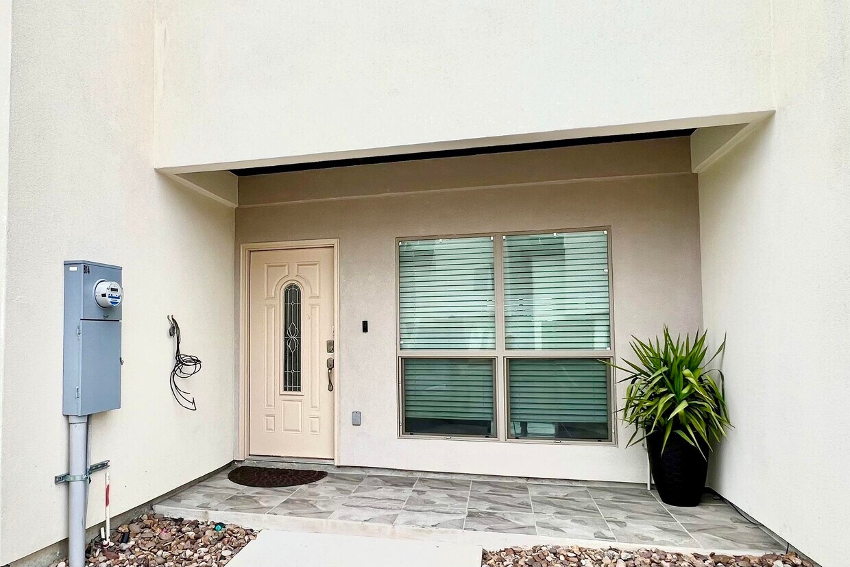 4101 Blue Quail Rd Unit B14, Laredo, TX 78045 Condo for Rent in