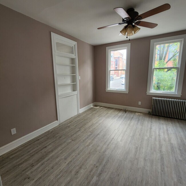 Building Photo - Renovated Four Bedroom on South Pine St!