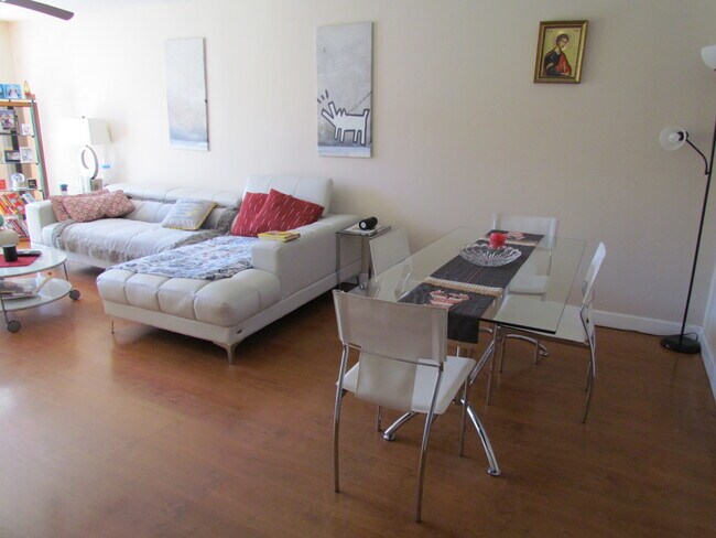 Foto del edificio - 5300 NE 24th Terrace