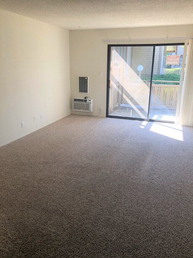 Foto del edificio - 100 Kinross Dr