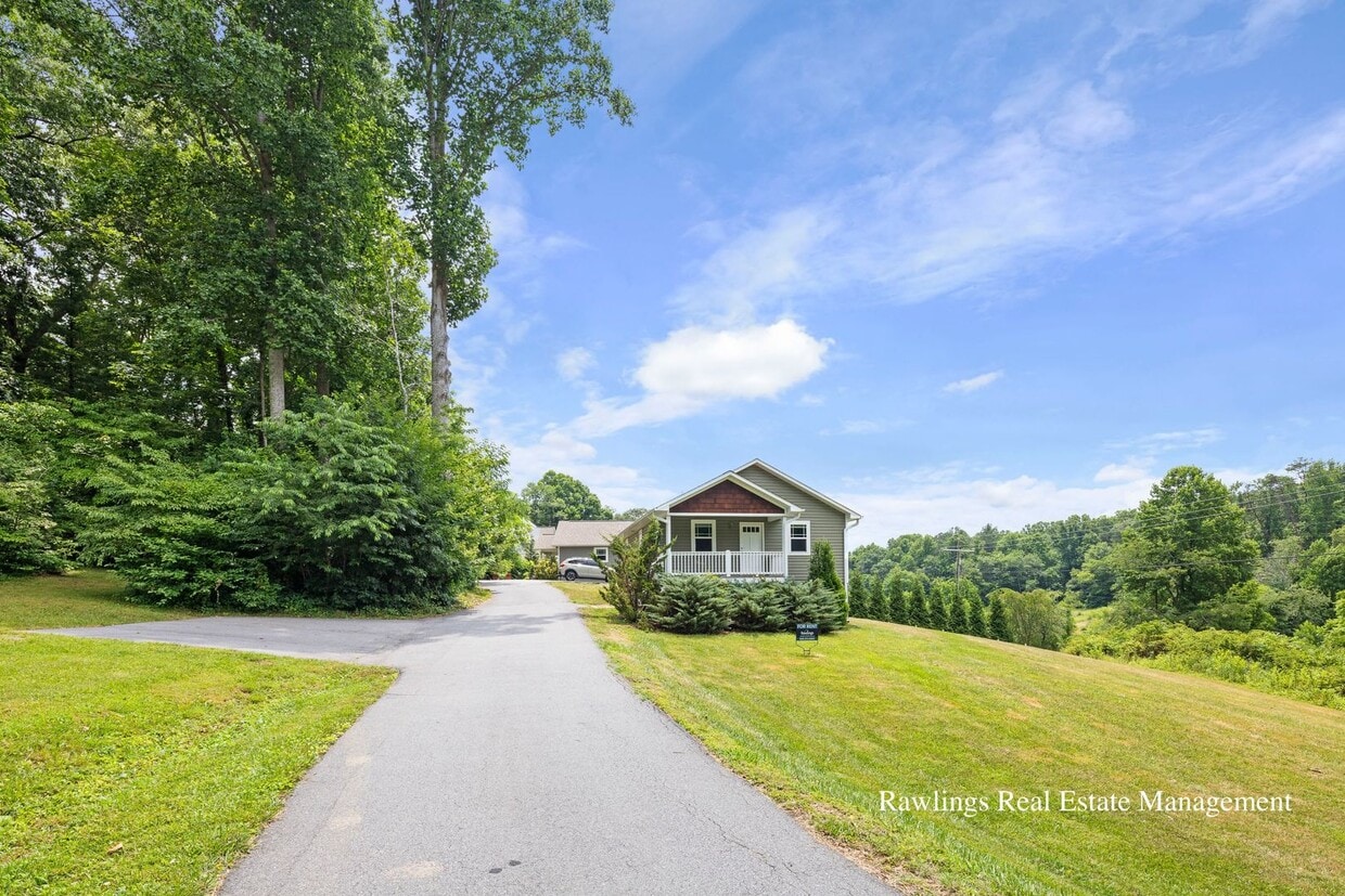 328 Old Fort Rd, Fairview, NC 28730 House Rental in Fairview, NC