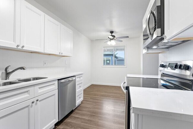 Foto del edificio - Beautiful 2 bed/ 1 bath !! MOVE IN SPECIAL...