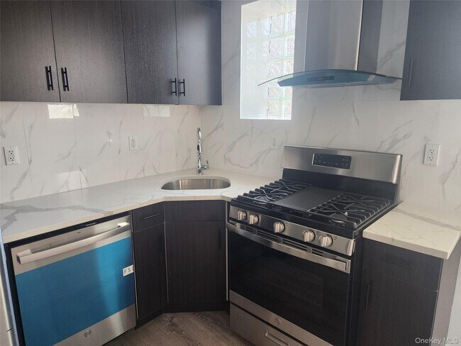 Foto del edificio - 97-30-97-64 64th Ave