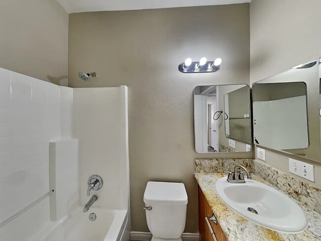 Foto del edificio - 5952 Hickory Nut Ave
