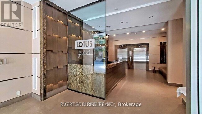 Photo du bâtiment - 8 Scollard St