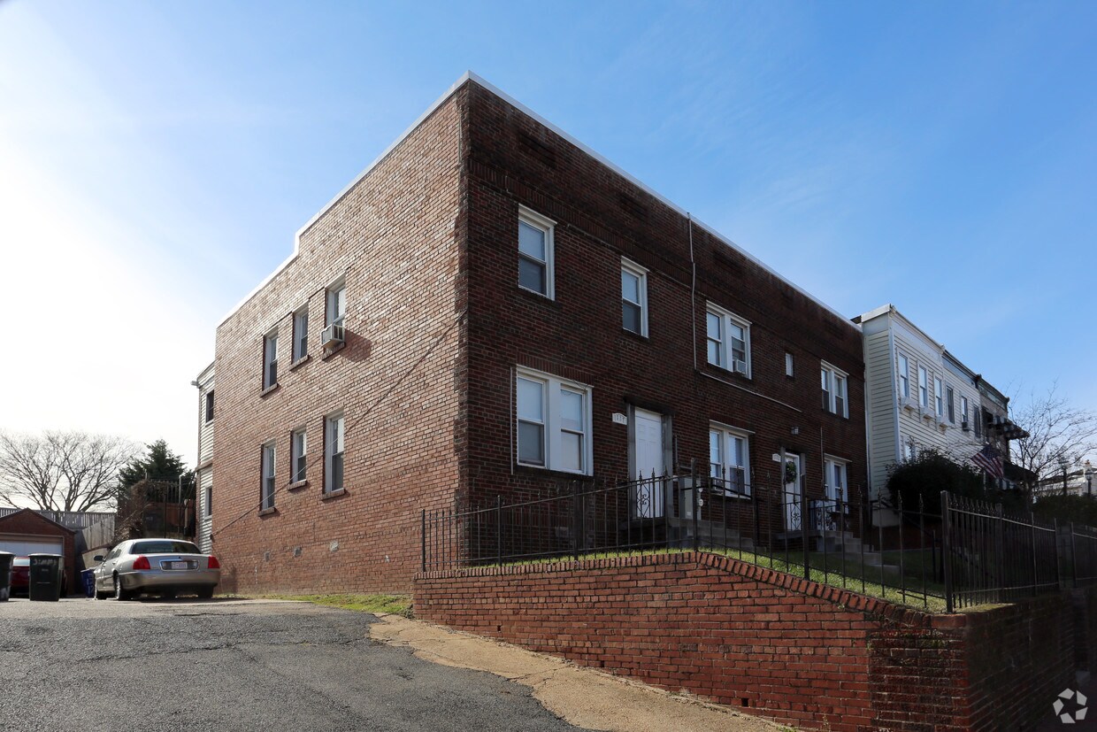 Foto del edificio - 1625-1627 Constitution Ave NE
