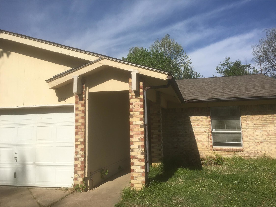Foto principal - 6116 S Troost Ave