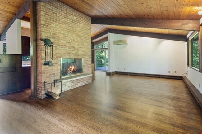 Building Photo - 1391 Ellis Hollow Rd