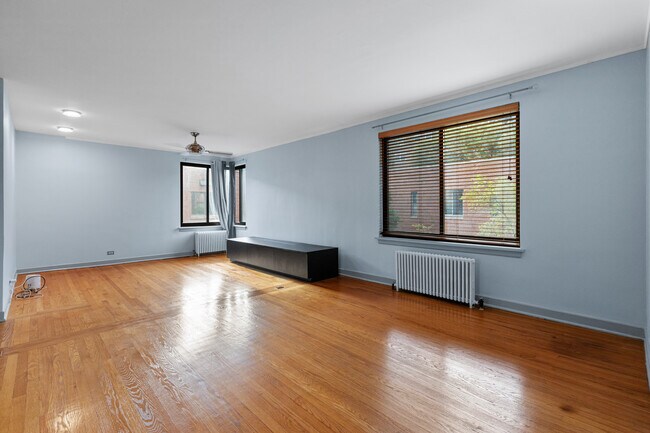 Foto del edificio - 1208 W Chase Ave