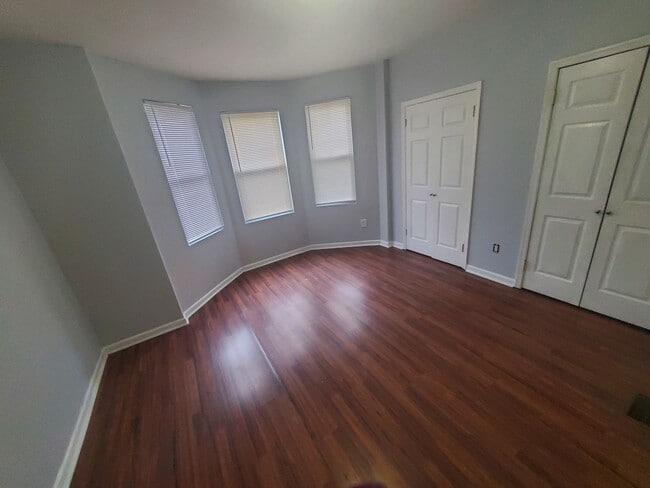Building Photo - Spacious, and  Nicely Renovated Germantown...