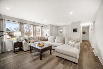 Building Photo - 706 Christy Ln