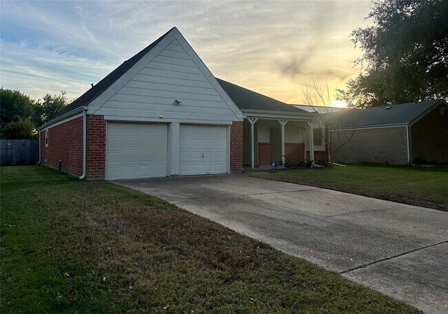 Building Photo - 15127 Howland St