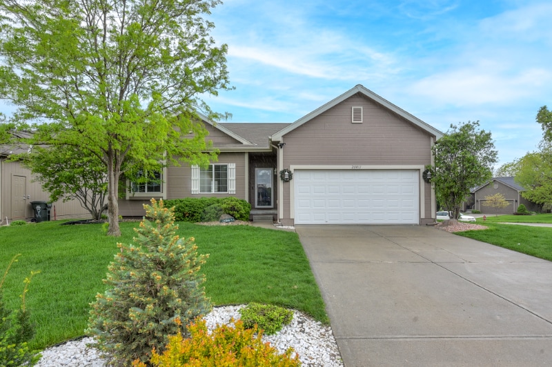 20811 Locust St, Gretna, NE 68028 House Rental in Gretna, NE
