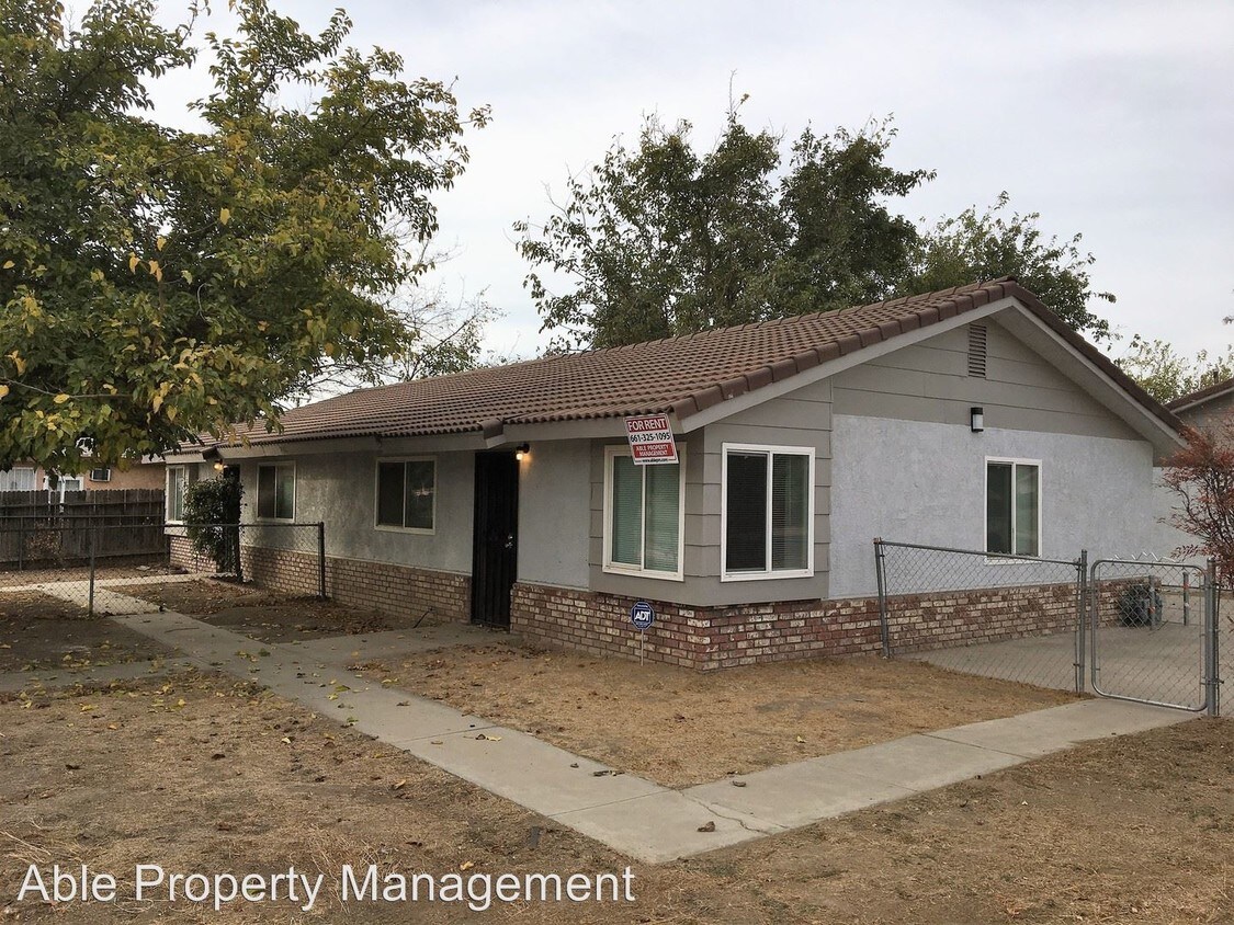 236 Oswell St, Bakersfield, CA 93307 Room for Rent in Bakersfield, CA