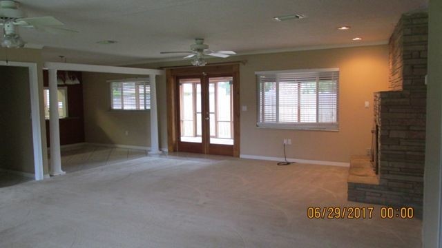 Building Photo - Lake Magdalene 3/2/2 for rent