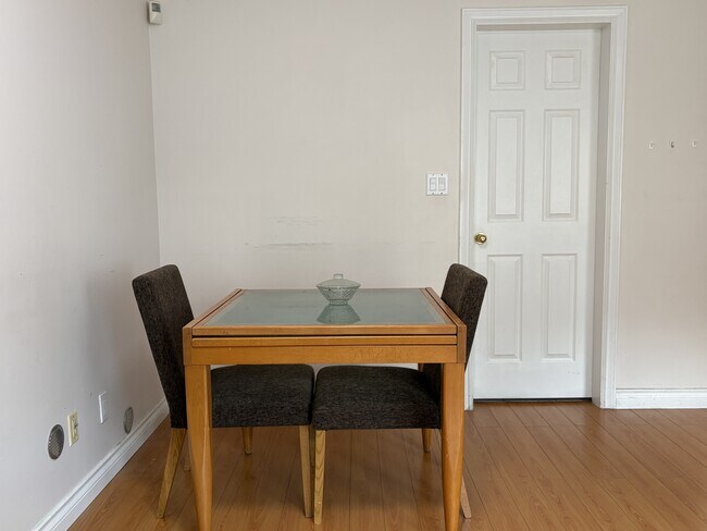 Photo du bâtiment - 117 W 42nd Ave