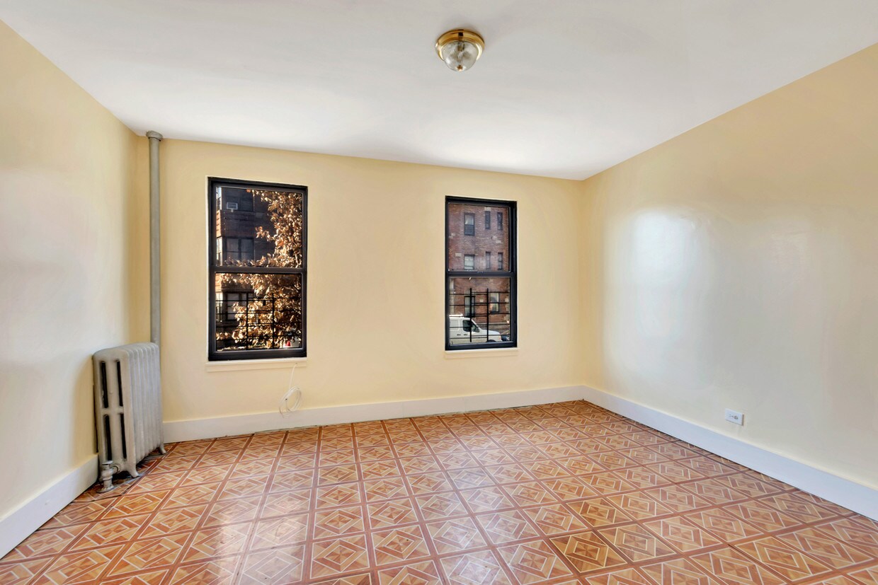 Primary Photo - 2326 Loring Pl N