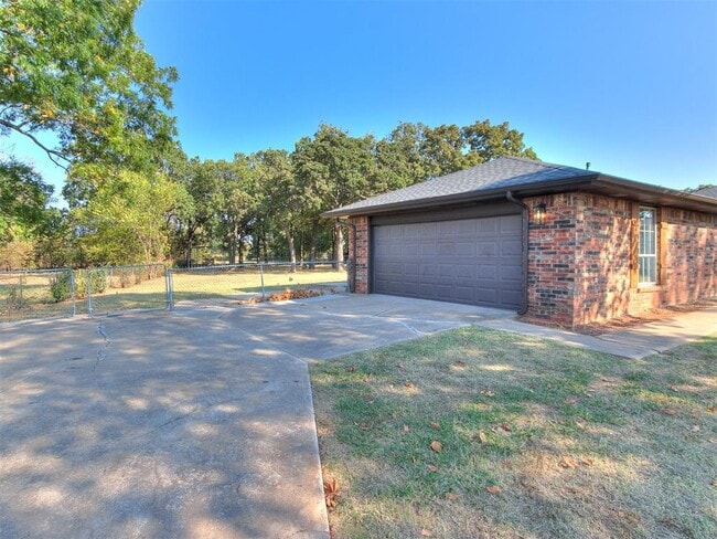 Building Photo - 103 Clador Dr