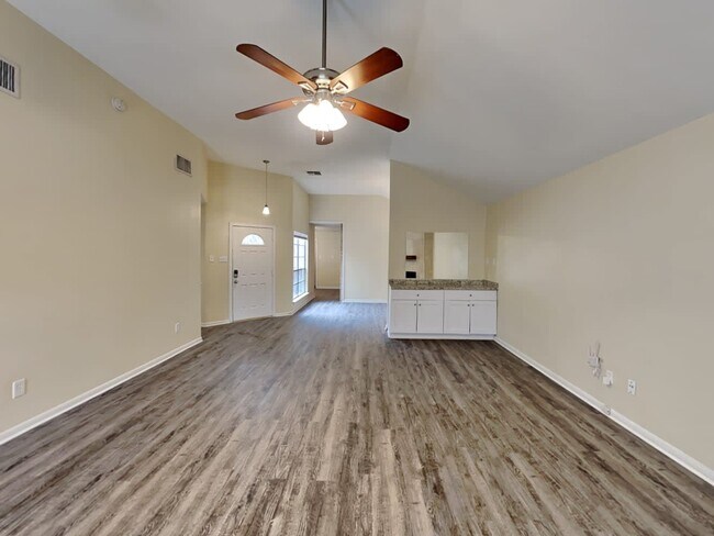 Building Photo - 3303 S Briar Knoll Dr
