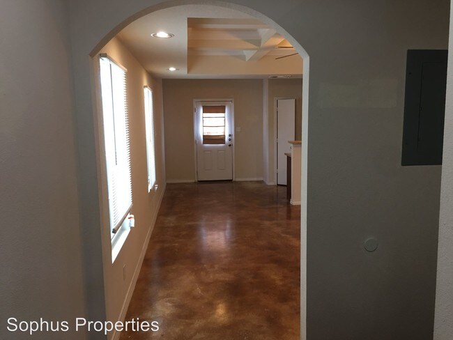 Building Photo - 3 br, 2.5 bath Apartment - 5010 Summit Wood