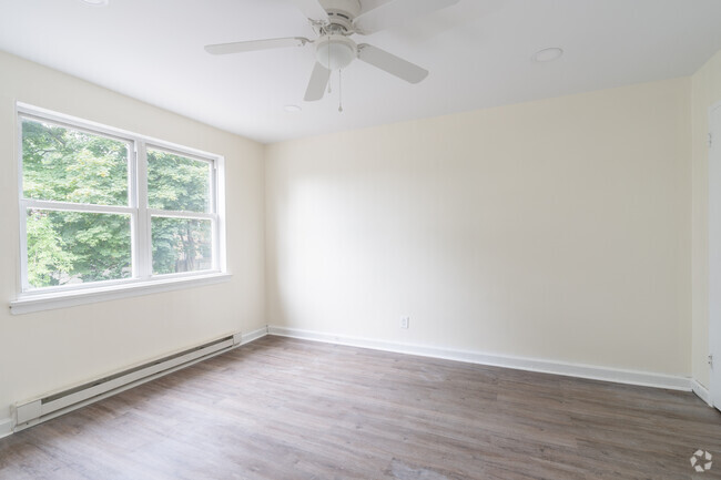 2HAB, 1BA - 700 ft² - Greene Tree Apartments