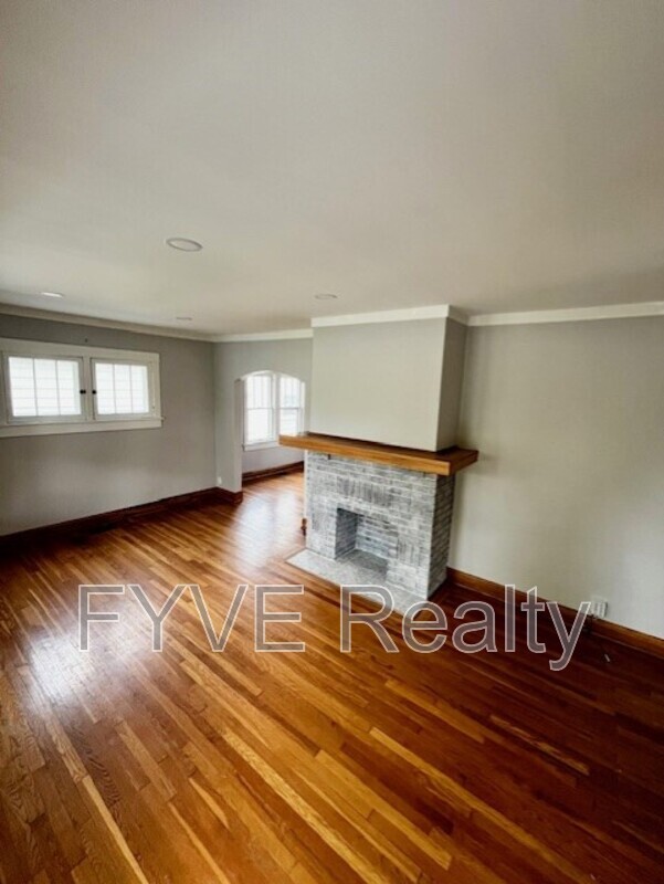 Building Photo - 2600 Shroyer Rd