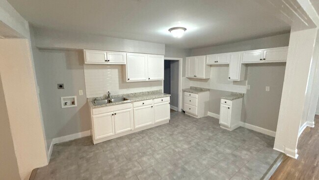 Foto del edificio - 2389 Scaper St