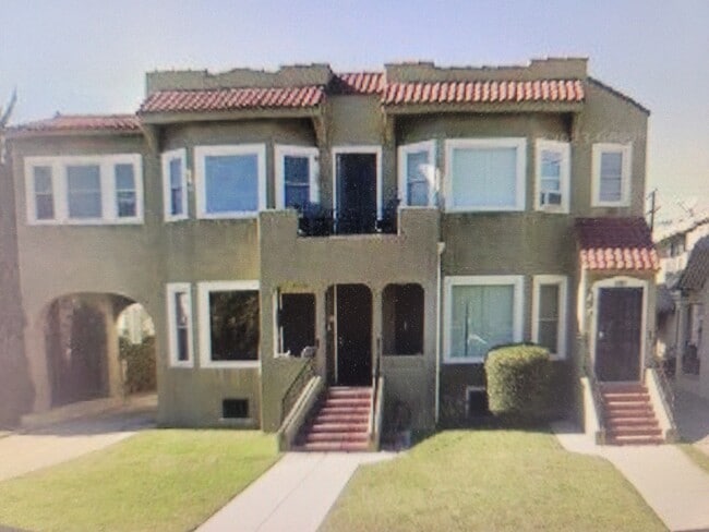 Building Photo - 2111 6th Ave