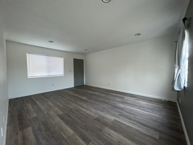 Building Photo - One bedroom one bath condo with garage, $1,050 rent