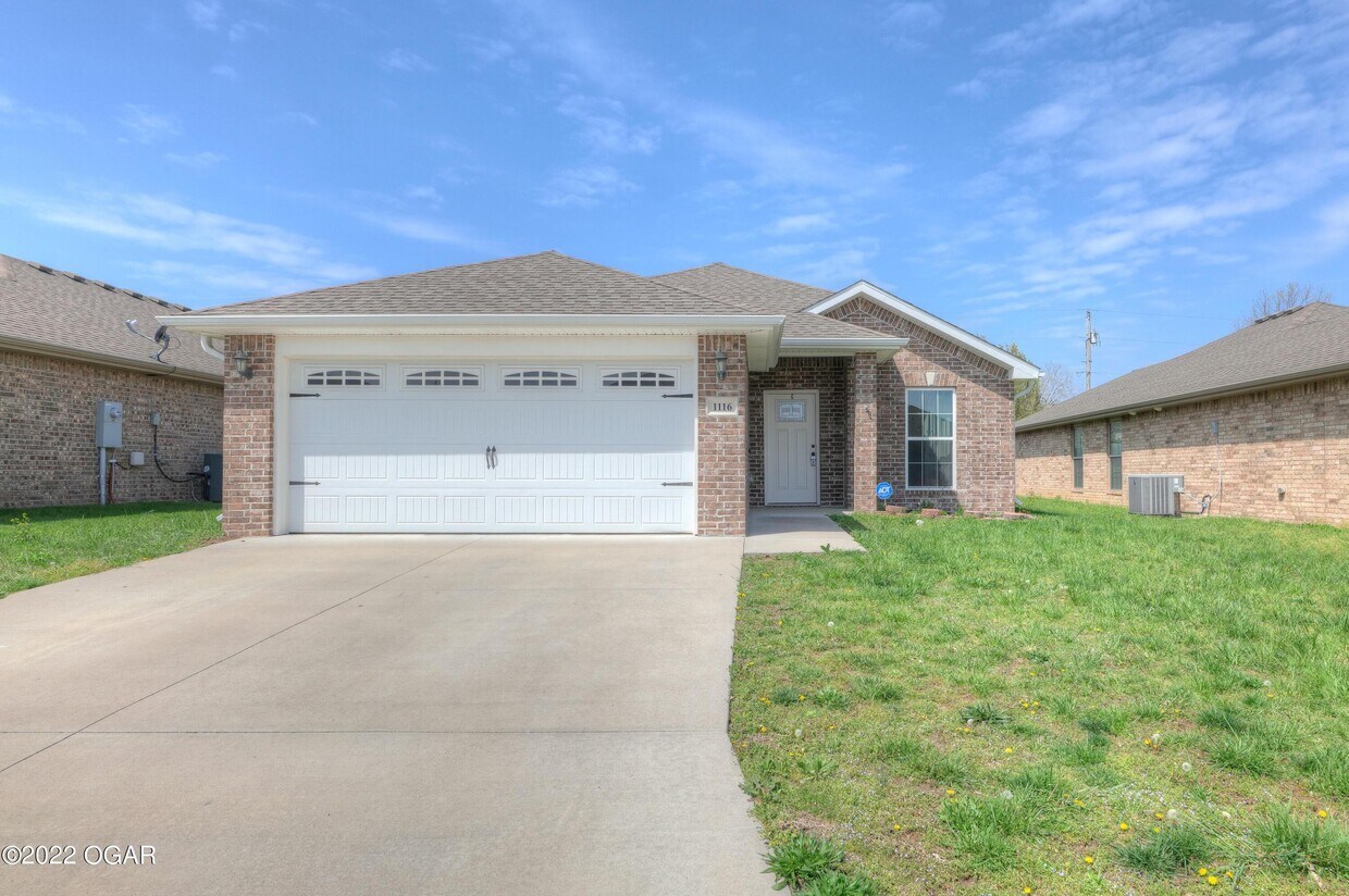 1116 N Oak Way Dr, b City, MO 64870 Condo for Rent in b City