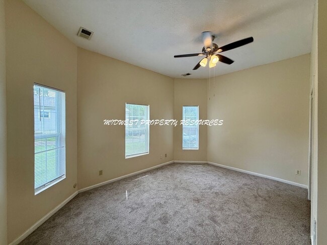 Building Photo - Quaint 2 bedroom 2 bath Near The Square in...