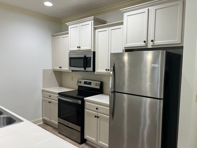 Building Photo - 37140 Woodgate Ave