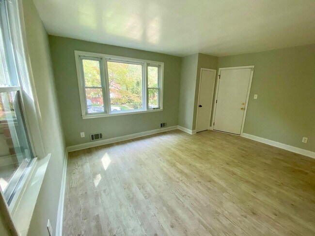Foto del edificio - Bi-Level Apartment - Rosemont!