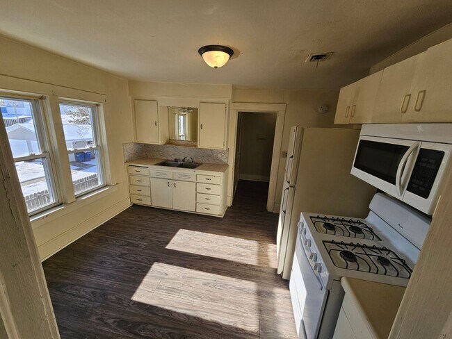 Building Photo - 420 N 2nd Ave