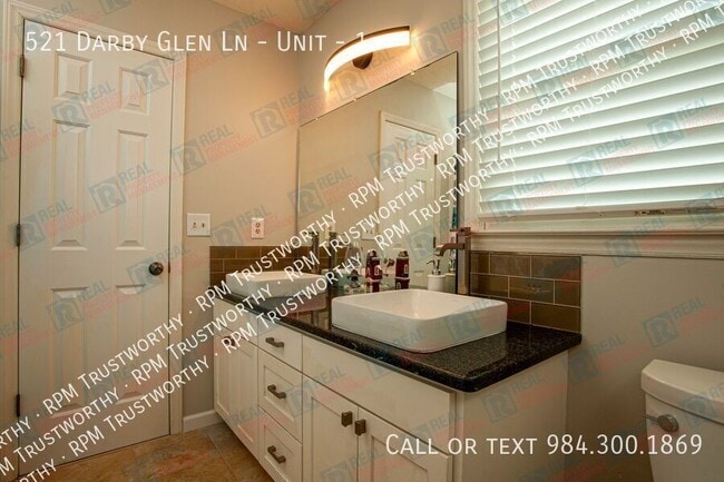 Foto del edificio - 521 Darby Glen Ln